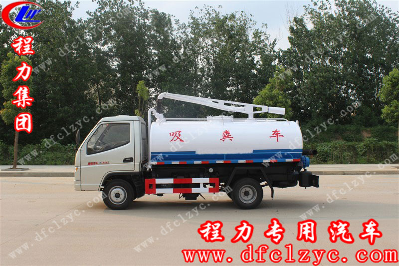 湖北程力吸粪车对城市粪便的处理