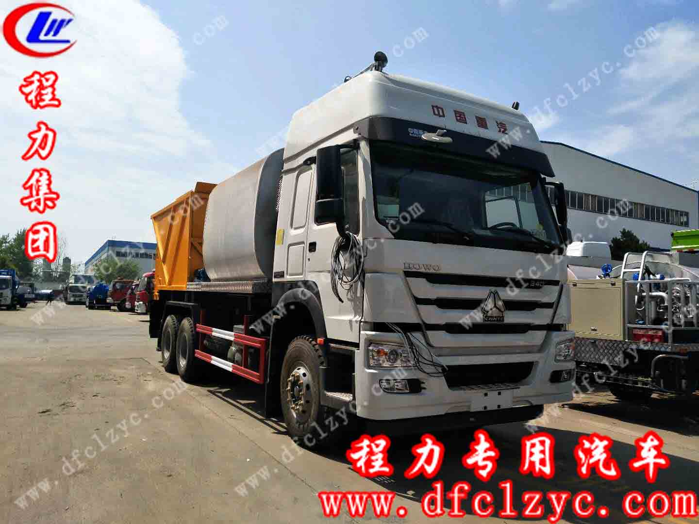 湖北重汽豪沃后双桥碎石封层车（国五）
