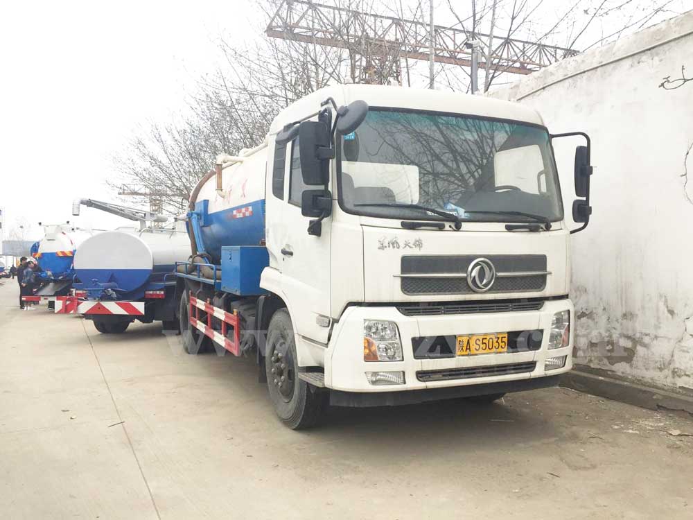 东风天锦吸污车（国五）