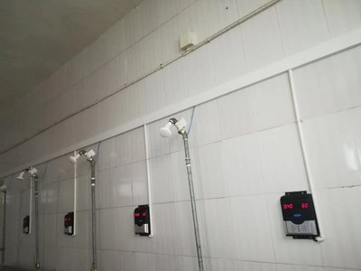 学校刷卡取热水