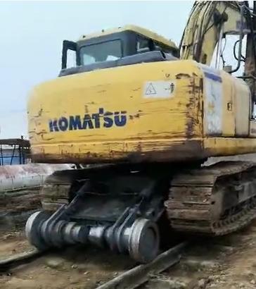 河北霸州直售公路铁路两用轮式挖掘机加装绝缘轨道轮厂家  