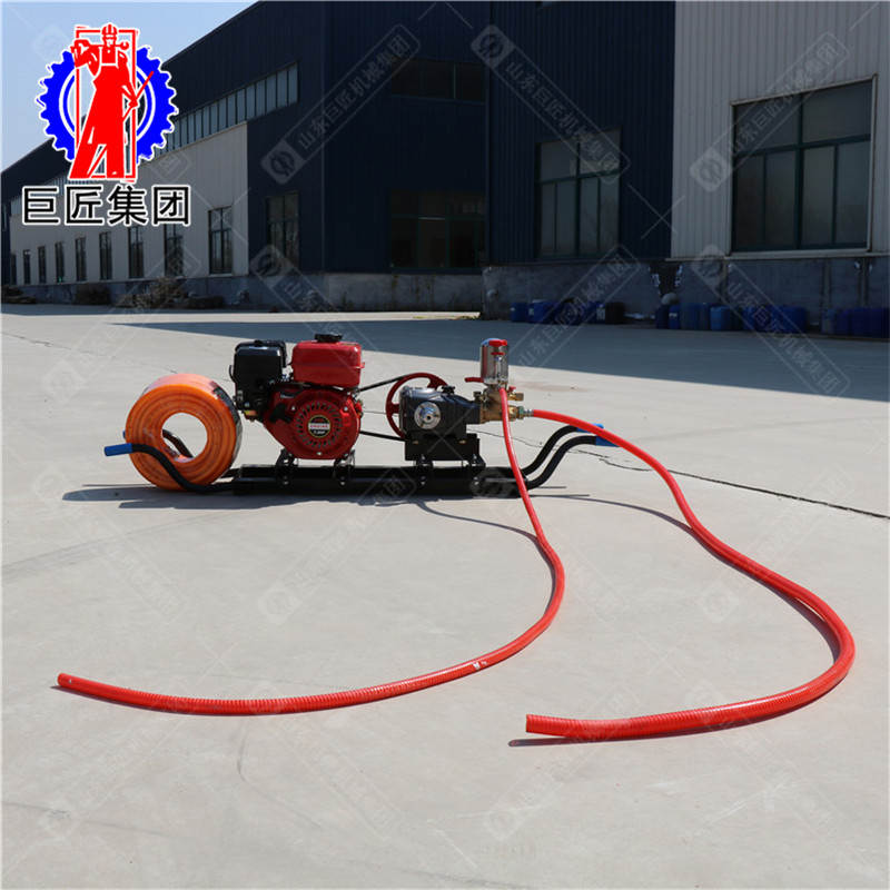 -1A型两相电轻便取样钻机 一、QZ-1A型两相电轻便取样钻机简介 QZ-1A型两相电轻便取样钻机是一种轻便多用途微型工程钻机，它适用于工业、民用建筑、桥梁、铁