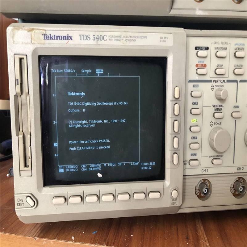 回收美国Tektronix泰克 TDS540-C数字示波器