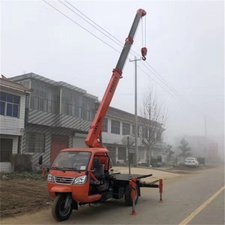 厂家直供三轮吊可定制小型汽车吊三轮自备吊