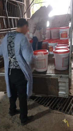 墙面起砂翻砂墙壁脱沙掉粉沙干净是最好最省钱的办法