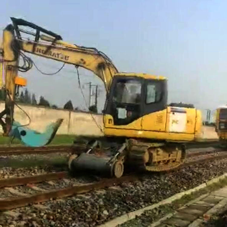 改装公铁两用挖掘机轮式履带式公路铁路两用挖掘机轨道行走轮