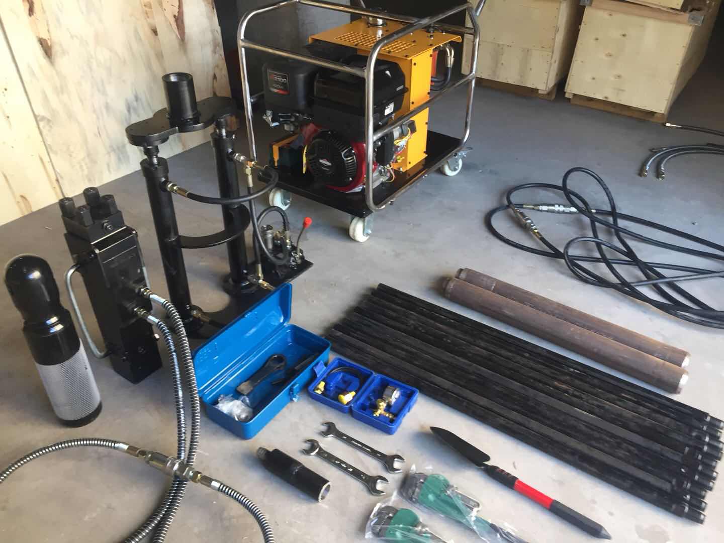 巨匠集团手持液压土壤取样钻机可双管钻进操作方便