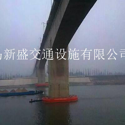 自浮式钢覆复合水上桥墩保护防撞设施