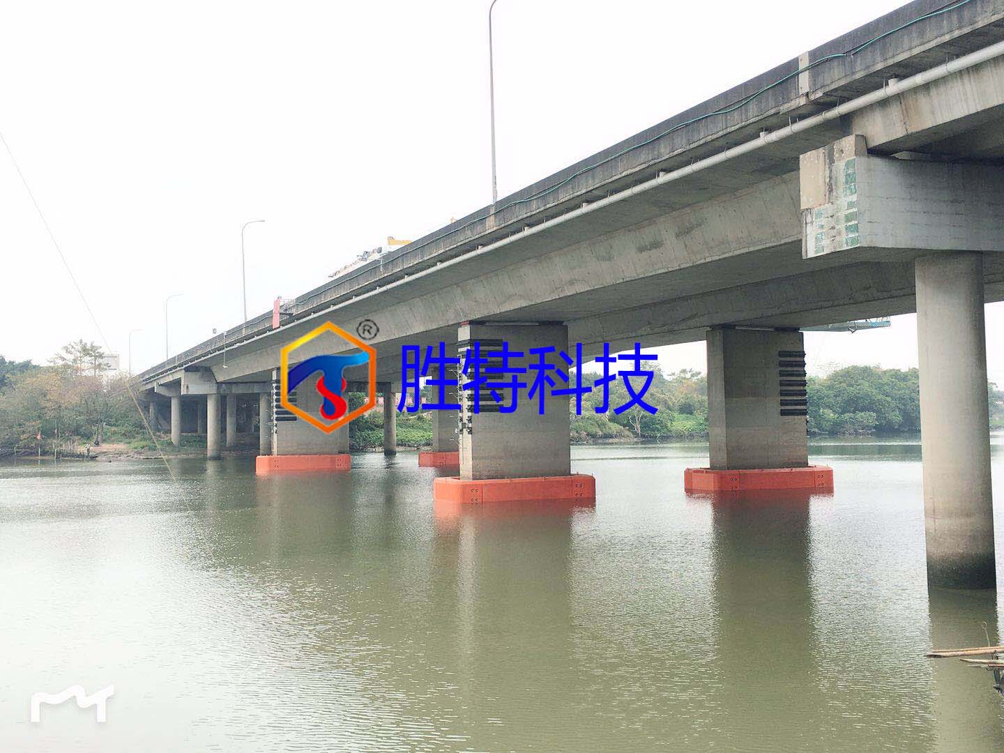 安装新型桥梁防撞护舷