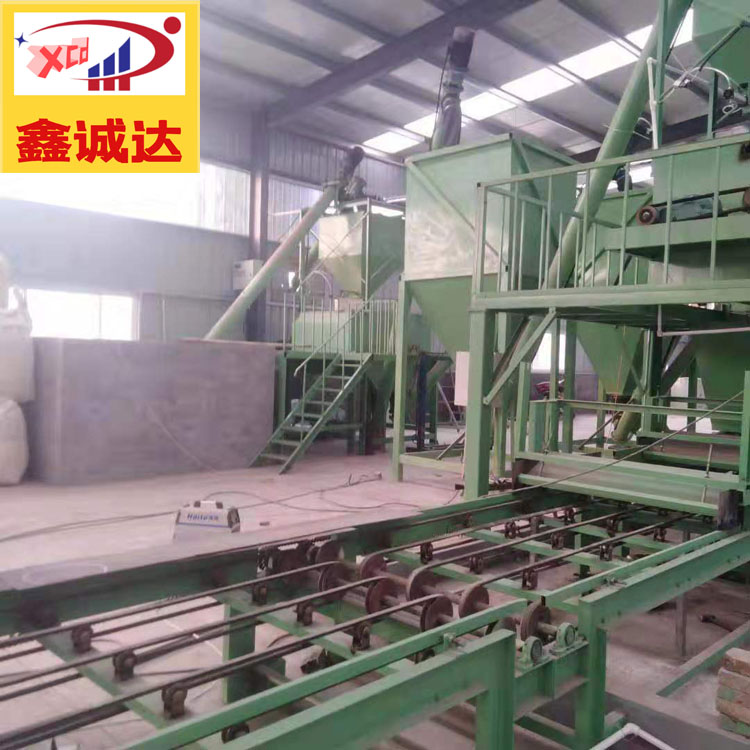 鑫诚达fs外保温内浇筑混凝土外建筑模板生产设备现场视频