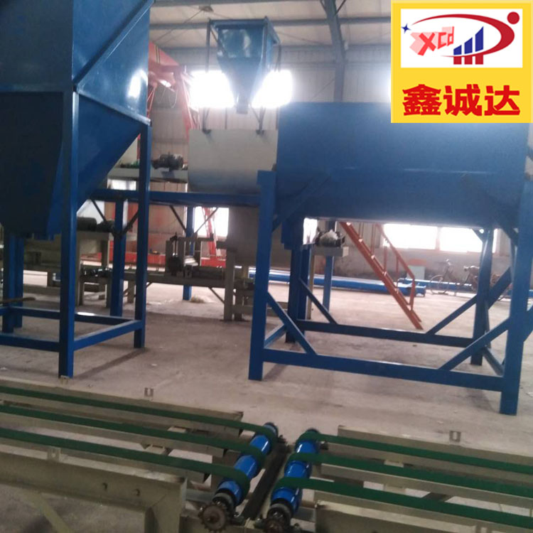 鑫诚达Fs自保温复合免拆外建筑模板设备厂家直销