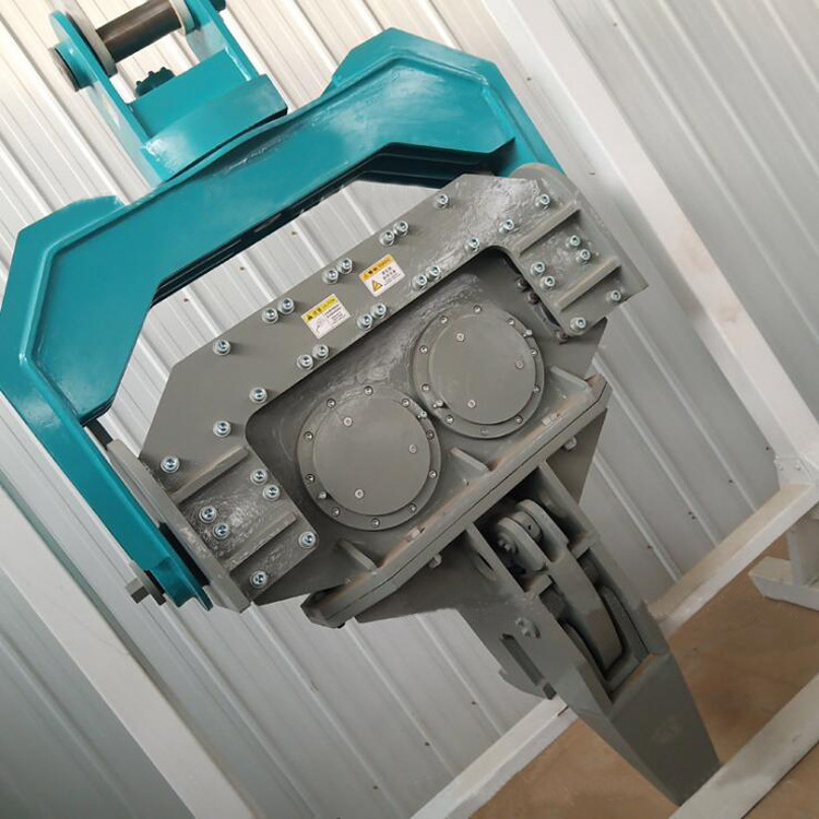 挖掘机属具ZC-107光伏打桩机堤坝地基打桩锤30-35T钢槽打桩锤