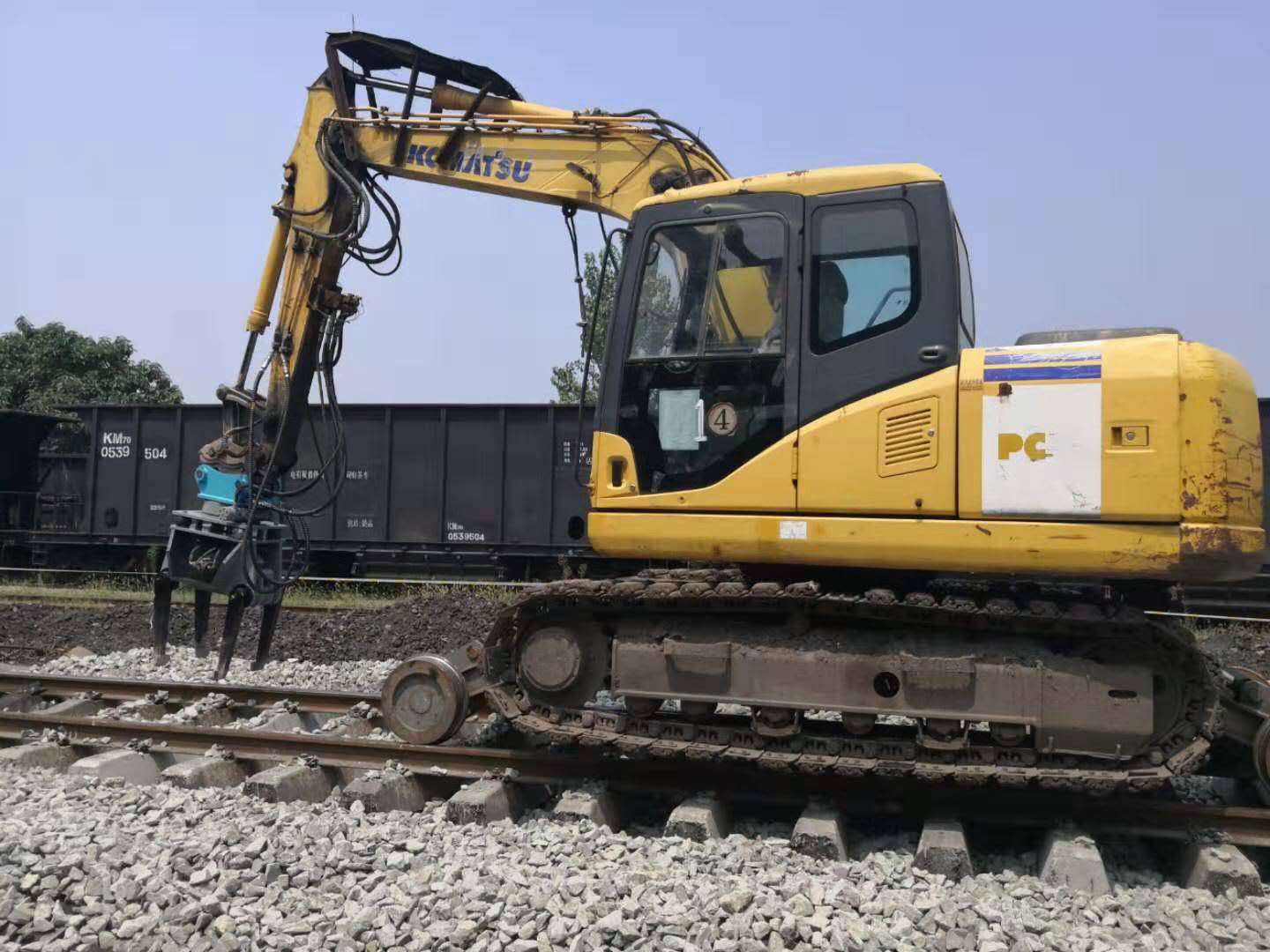 挖掘机附属工具石子捣实机240-520mm轨道用道岔捣固机