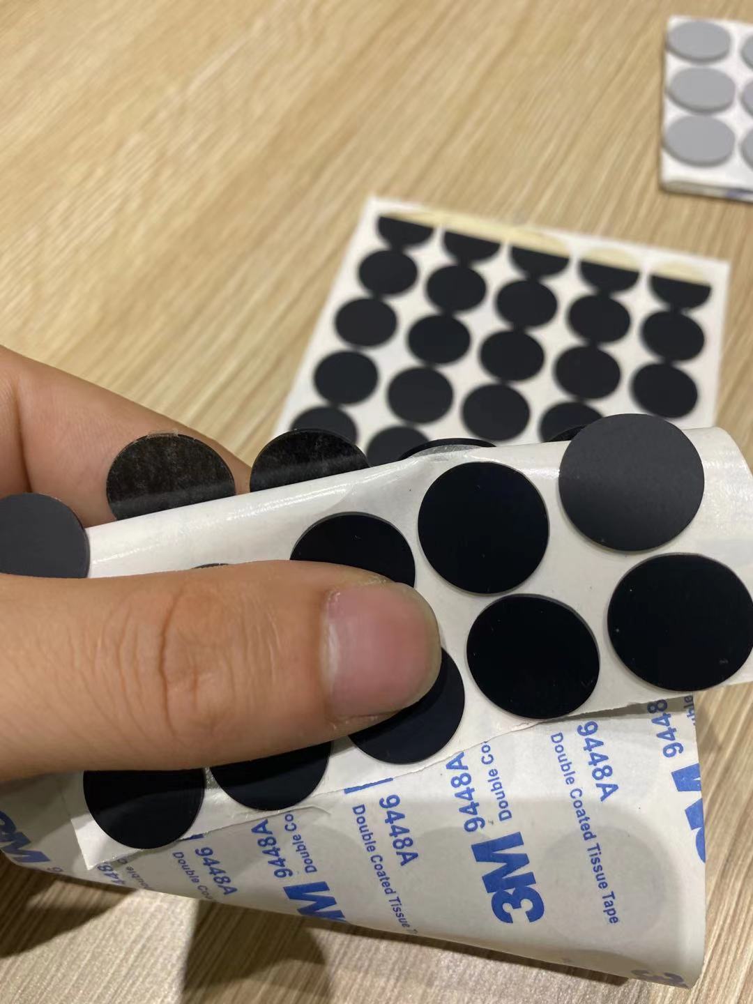 手机支架硅胶脚垫生产厂家 东莞手机支架垫片