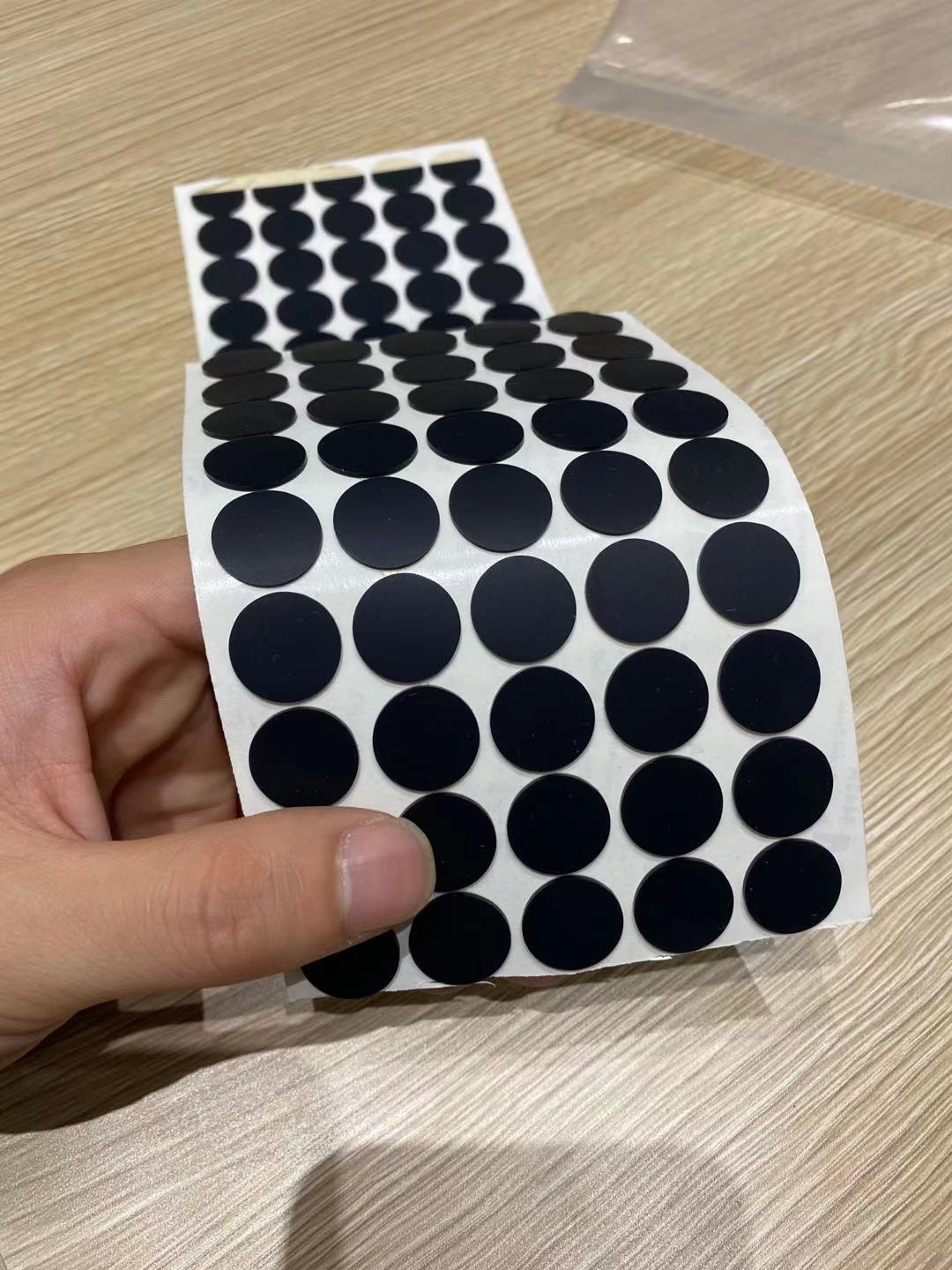 三新灰色硅胶垫片 三新供应手机支架硅胶脚垫