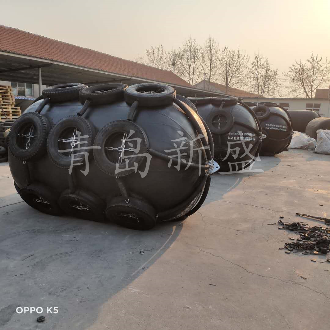 耐老化橡胶充气护舷 免维护船舶靠泊碰垫 实心防撞靠球