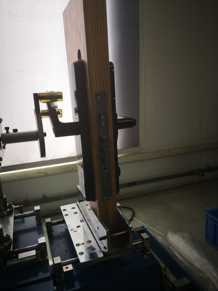 电子智能门锁防破坏试验装置 电子智能门锁防破坏检测设备 智能门锁进行防破坏试验模拟测试设备