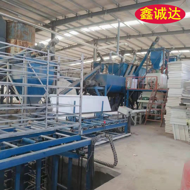鑫诚达外墙自保温建筑模板设备 外模板生产设备 视频