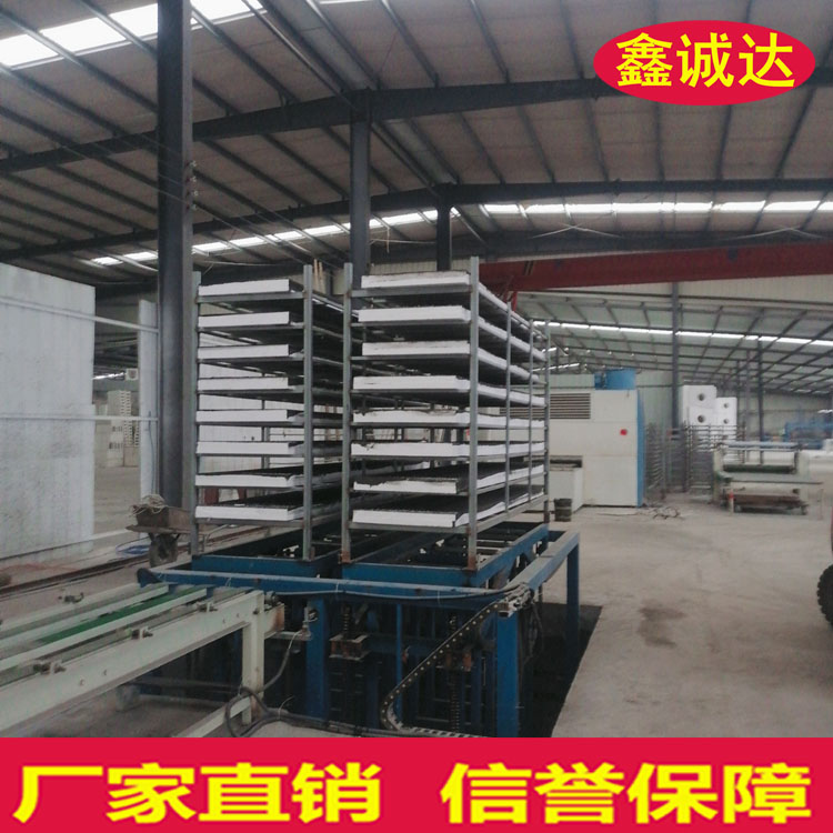 鑫诚达外保温免拆建筑模板设备 复合一体板设备 图片