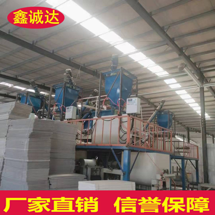 鑫诚达fs建筑保温外模板机械设备 砂浆复合模板设备 现场视频