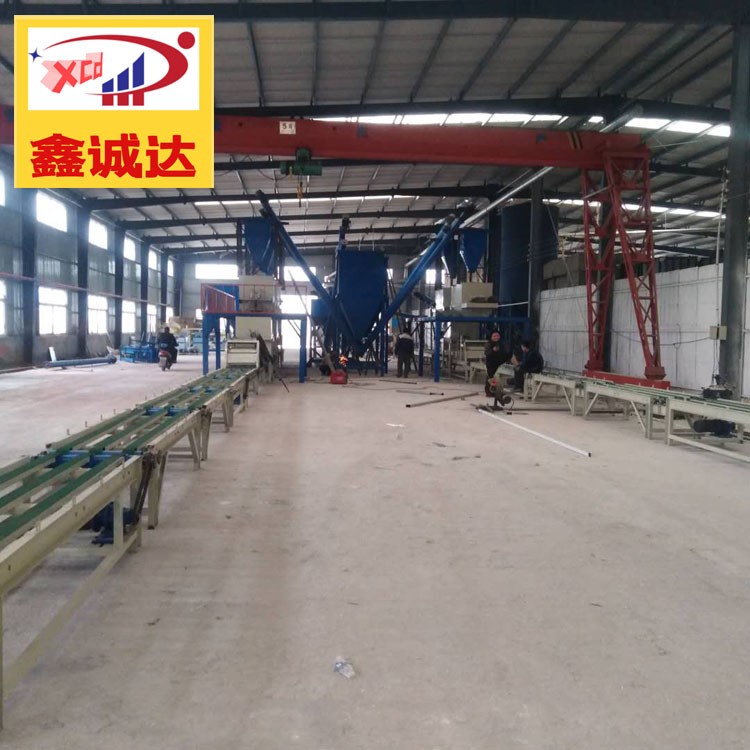 鑫诚达复合保温外模板生产设备 保温建筑模板设备 视频
