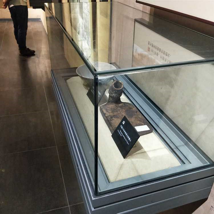 博物馆展示柜文物文玩玻璃展柜博物馆悬挑柜设计制作