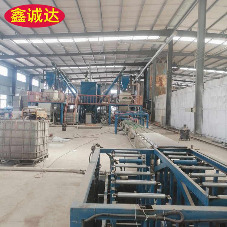 鑫诚达FS复合保温外模板设备 保温建筑模板设备 现场视频