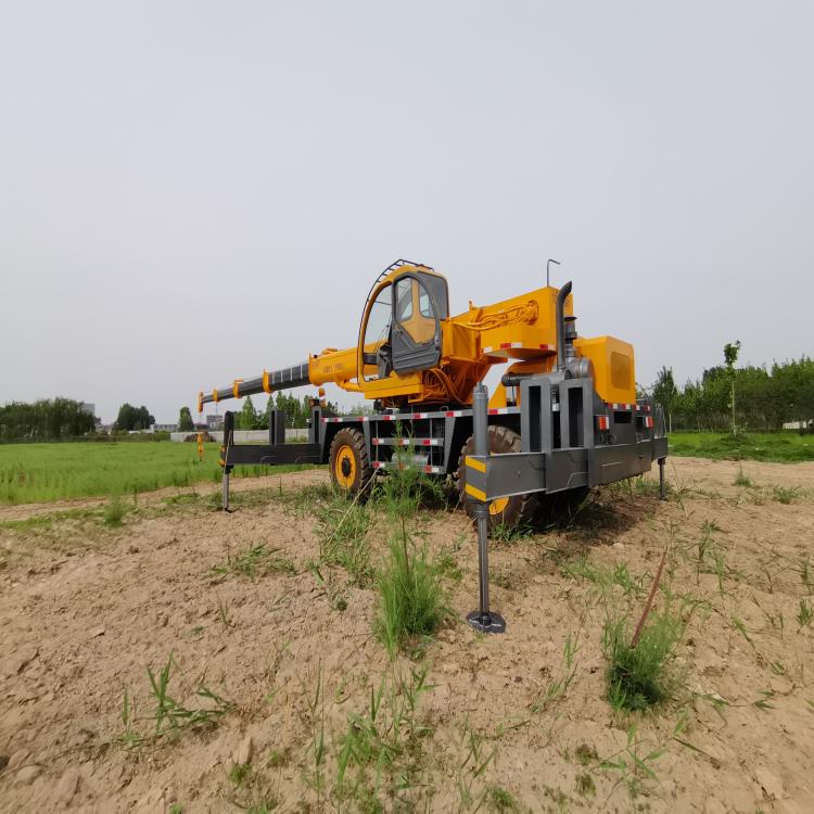 全液压伸缩臂轮式越野吊车  能爬坡吊重行走四驱越野吊车