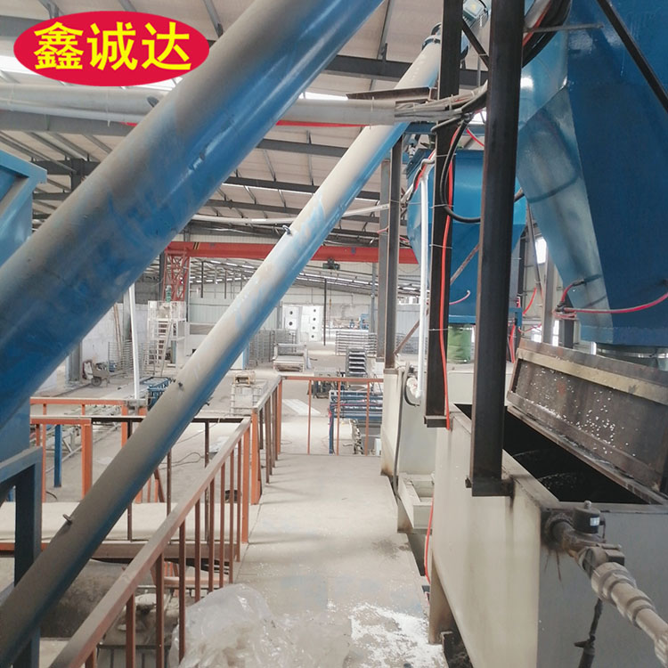 鑫诚达保温结构一体化模板设备 复合建筑模板设备 视频