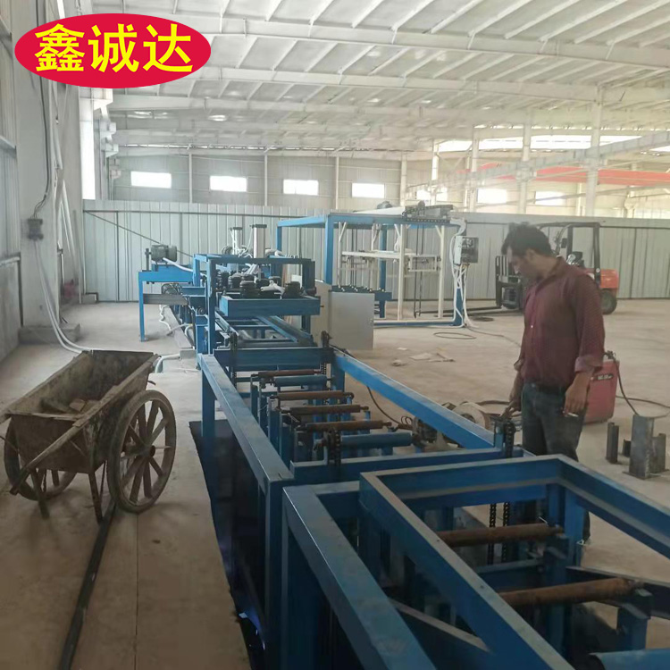 鑫诚达结构一体板设备 fs保温外模板设备 安装视频