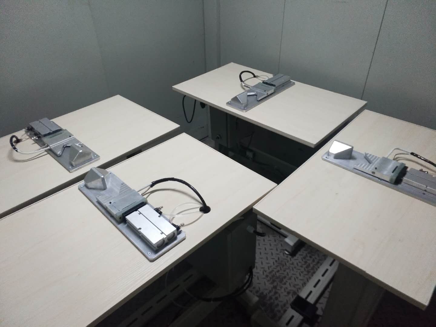 KN95口罩半自动鼻梁条焊接机 口罩半自动鼻梁条焊接设备