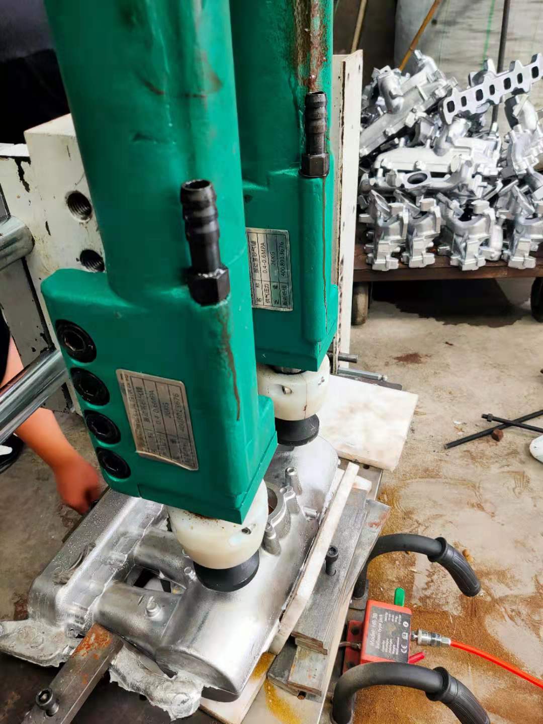 高频落砂机铸造震动落砂设备高频振动除芯机击打器国产品牌溪熙