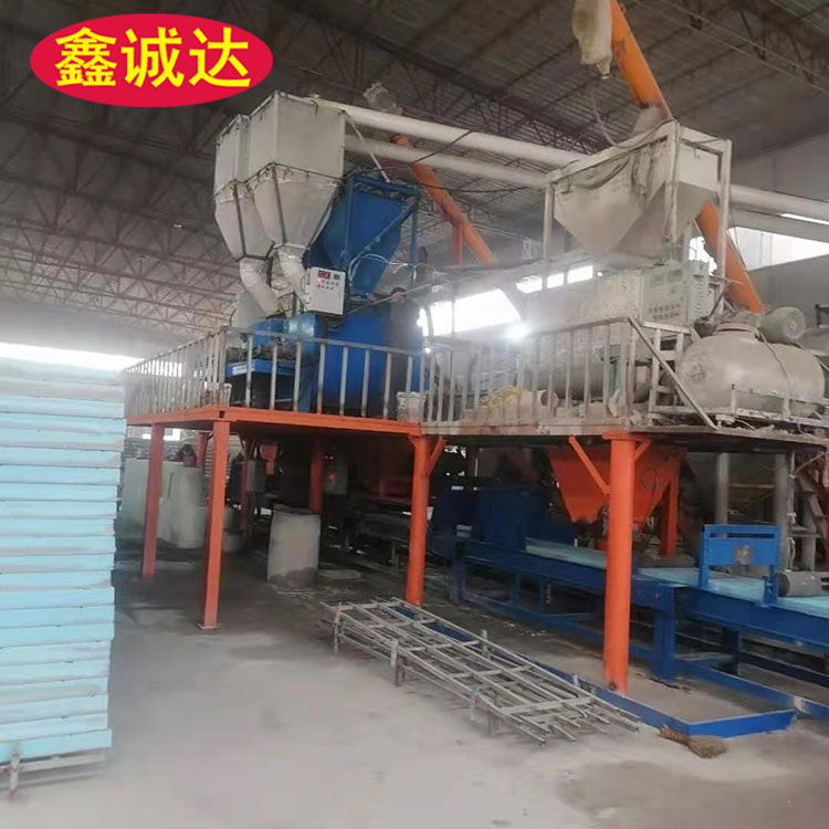 鑫诚达一体化复合板生产设备 复合建筑模板设备 视频
