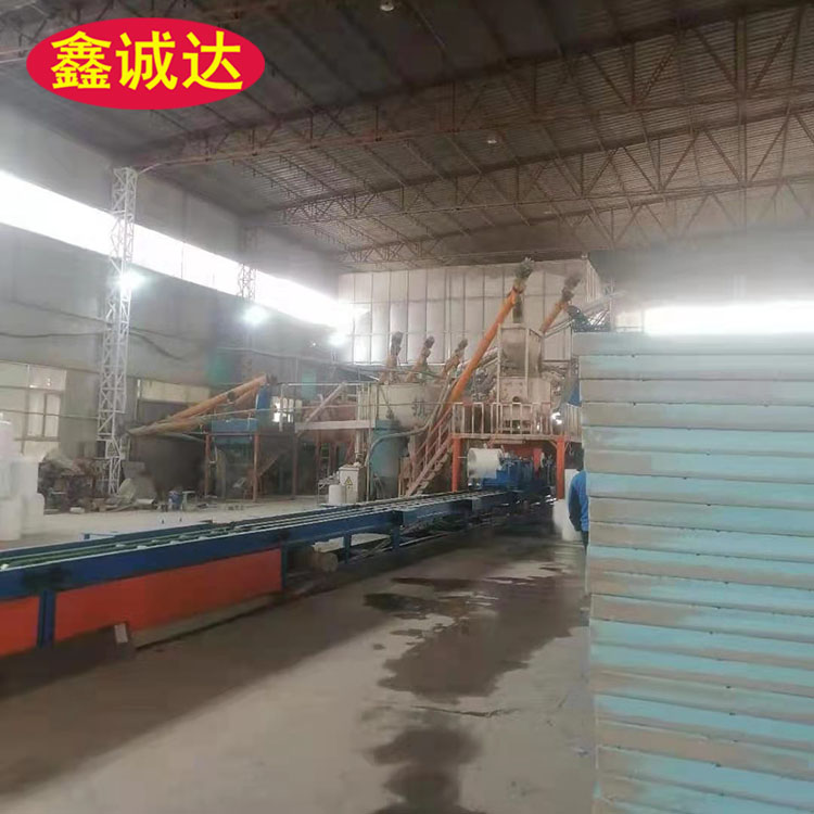 鑫诚达复合一体板生产设备 免拆建筑模板设备 视频