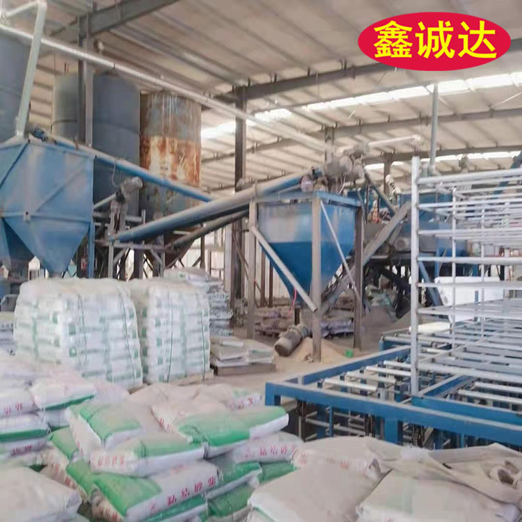 鑫诚达复合砂浆一体板生产设备 外模板成型机设备 现场视频