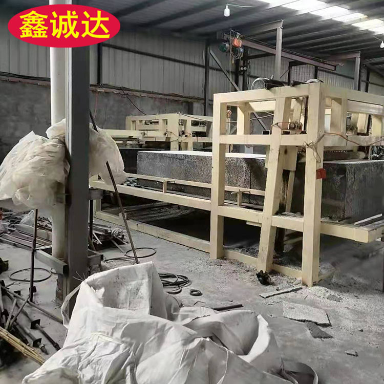 鑫诚达全自动匀质板切割机设备视频