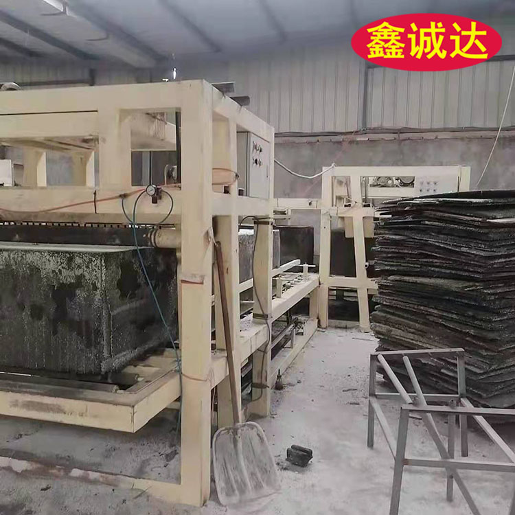鑫诚达模压式匀质板生产设备安装视频