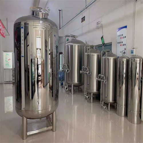 郁南鸿谦不锈钢立式储罐无菌水箱超水储水罐厂家直发