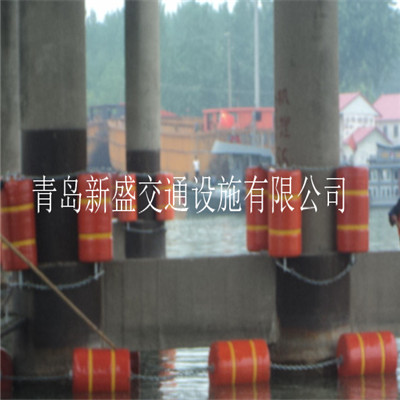 青岛新盛厂家批发生产桥梁防撞醒目保护墩.jpg