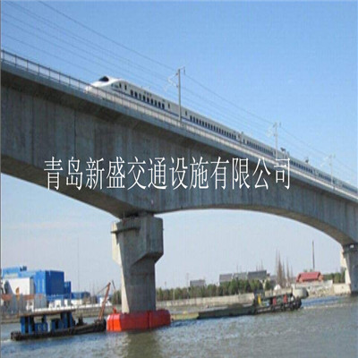 青岛新盛厂家直销二级航道桥梁防撞设施.jpg