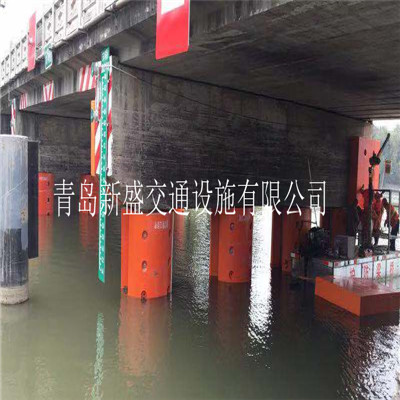 青岛新盛厂家批发固定式桥梁钢覆复合防撞设施.jpg