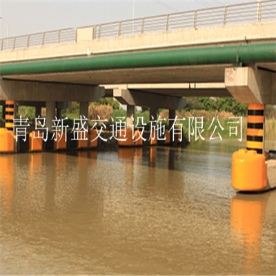 青岛新盛定制复合材料桥梁防撞桶.jpg
