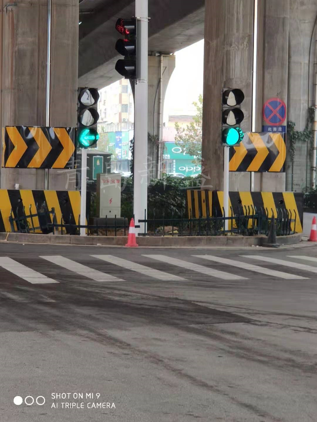 青岛新盛路墩防撞设施 (18).jpg