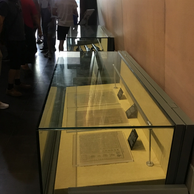 cabinet7.jpg