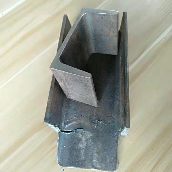 槽钢冲断.jpg